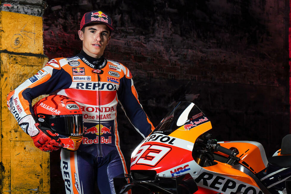 Marc Marquez wird am 17. Februar 1993 in Cervera (Spanien) geboren. Im Alter von 20 Jahren gewinnt er als jüngster Fahrer in der Geschichte der Königsklasse seinen ersten MotoGP-Titel. Es ist alles andere als sein letzter.