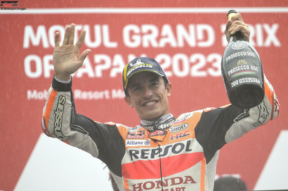 Und tatsächlich: Nachdem er am 1. Oktober im Regen von Motegi zum 101. Mal für Honda auf das Podest fährt, trifft Marquez die Entscheidung, den japanischen Hersteller nach elf Jahren zu verlassen. Für 2024 unterschreibt er bei der Konkurrenz.