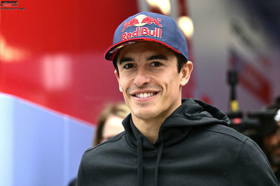 Marc Marquez wechselt aus dem Honda-Werksteam ins Ducati-Kundenteam Gresini. Dort fährt er 2024 als Teamkollege von Bruder Alex Marquez, der bereits ein Jahr zuvor aus dem Honda-Lager zu Gresini-Ducati gekommen ist.