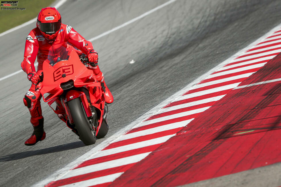 Beim Nachsaison-Test, der 2024 in Barcelona statt Valencia stattfindet, rückt Marc Marquez erstmals in Knallrot aus. Für das Ducati-Werksteam testet er sowohl das Weltmeister-Bike GP24 als auch sein zukünftiges Bike, die GP25.