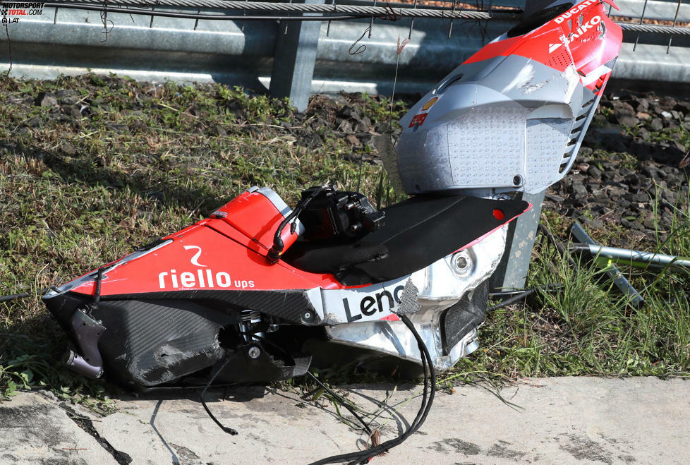 Die zerstörte Ducati nach Jorge Lorenzos Highsider im zweiten Training in Thailand