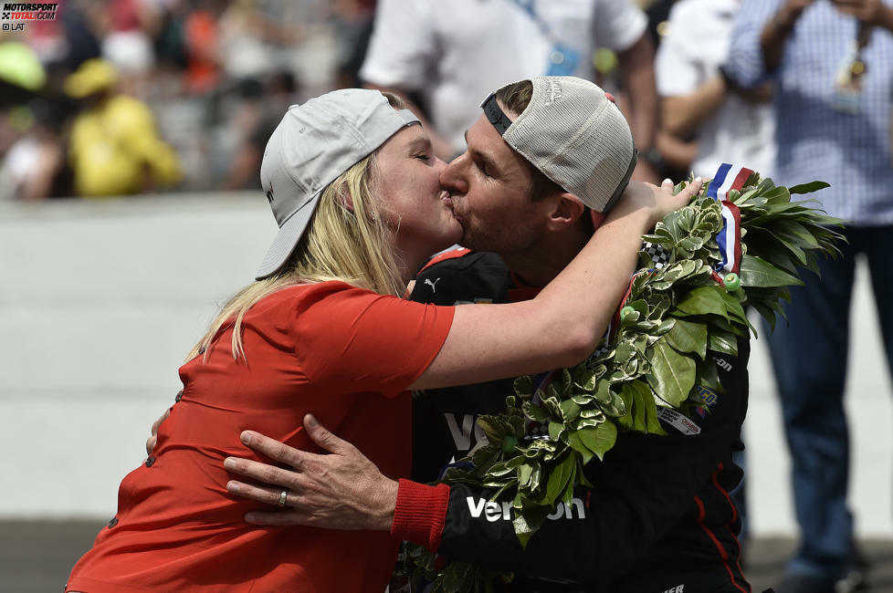 Diesen Kuss hat er sich redlich verdient. Liz Power befand sich in den letzten Runden des Rennens am Rande des Kollaps.
