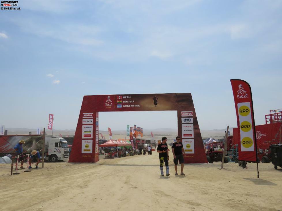 Das Biwak ist das Herzstück der Rallye Dakar, vergleichbar mit dem Service-Park einer normalen Rallye - nur um vieles größer.