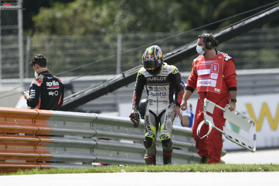 Zarco sorgt aber auch für negative Schlagzeilen. Gleich im nächsten Rennen löst er in Österreich einen schweren Unfall aus, bei dem zum Glück alle unverletzt geblieben sind. Er wird bestraft und muss Spielberg 2 aus der Boxengasse starten.