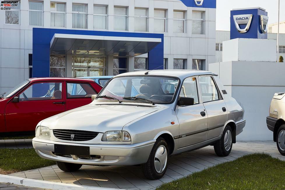 Erinnern Sie sich noch an den Dacia 1300 vom Anfang? Bis zum 21. Juli 2004 lebte die Renault-12-Basis unverkennbar im 1400 fort. Massive Kunststoff-Stoßfänger waren die ultimative Ausbaustufe, wie dieses Fahrzeug von 1998 zeigt.