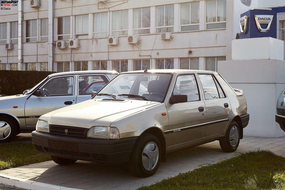Abgeleitet von der Bodengruppe des Peugeot 309 entstand ab 1995 bei Dacia der Nova. Sein Name war Programm: Er sollte einen Neuanfang für die rumänische Marke darstellen. Doch bald merkte man, dass es so nicht weitergehen konnte. 1999 wurde Dacia Teil des Renault-Konzerns.