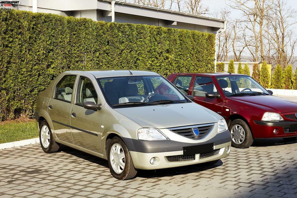 Rumänischer Preisbrecher: Direkt neben dem Solenza parkt der Dacia Logan. Die kompakte Stufenhecklimousine wurde ursprünglich als 5.000-Euro-Auto für Schwellenländer konzipiert. Im Jahr 2004 vorgestellt, kam er 2005 zum Kampfpreis von 7.200 Euro in Deutschland auf den Markt. Seinen Durchbruch erlebte er im Zuge der 