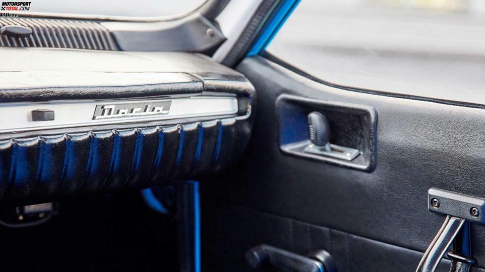 Vor dem Beifahrer prangte stolz der Name Dacia. Die Fertigung des 1300 erfolgte in der Nähe von Pitesti, Grundlage war ein Lkw-Komponentenwerk. Fünf Jahrzehnte später laufen hier immer noch Dacia-Fahrzeuge vom Band.