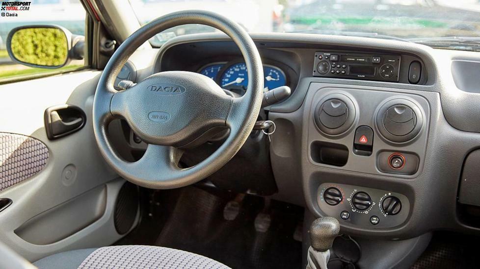 Auch innen markierte der Dacia Solenza einen deutlichen Schritt nach vorn. Sehr viele Komponenten stammten aus dem Renault-Regal.