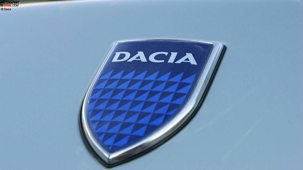 So sah das Dacia-Logo von 2004 bis 2008 aus. Woher hat die Marke eigentlich ihren Namen? Nun, Dacia bezieht sich auf die alte römische Provinz Dakien als Keimzelle des heutigen Rumäniens.