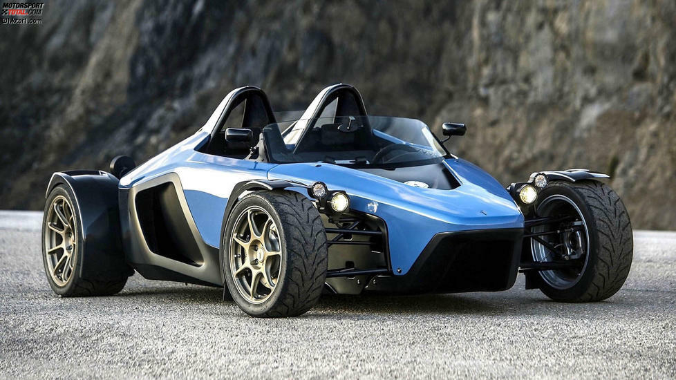 Drakan Spyder: Quasi aus dem Nichts wurde er im Jahr 2016 vorgestellt. Seine Gegner sind offene, puristische Sportwagen wie der Ariel Atom oder der Bac Mono. Der Spyder kommt aus Californien, wiegt gerade mal 907 Kilo und wird von einem 450 PS starken GM-V8 befeuert.Der Spurt von 0-60 mph (0-96 km/h) dauert gerade mal 3,2 Sekunden, ...