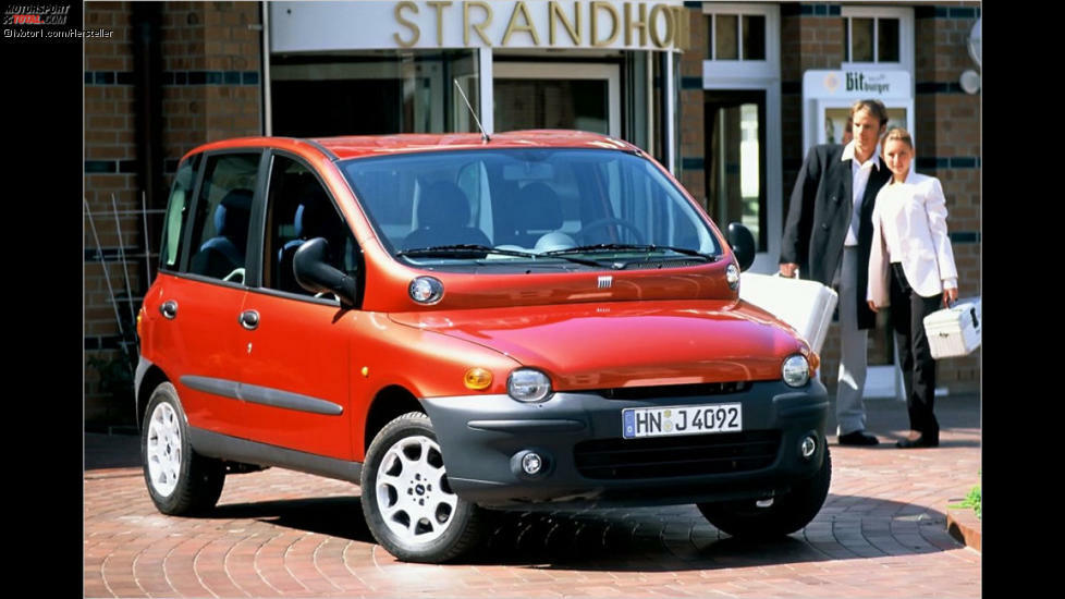 Fiat Multipla (1999): Ähnlich wie der Ford Scorpio ist auch der Fiat Multipla ein Fall für besondere Geschmäcker. Bekloppter und durchgedrehter war kein Auto der letzten 25 Jahre. In spätestens zehn Jahren nimmt Sie damit jede Oldtimer-Rallye mit Kusshand.
