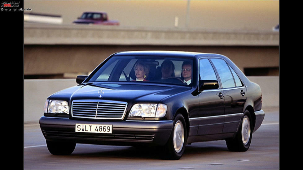 Mercedes S-Klasse (W 140) (1991): Ein Geheimtipp ist die Mercedes S-Klasse der 1990er-Jahre nicht mehr. Inzwischen gibt es Fans, die den Ausverkauf des Dickschiffs nach Osteuropa nicht hinnehmen. Sehenswert sind S-Klassen mit dunkelroter Veloursausstattung und natürlich den putzigen Peilstäben auf dem Heck.