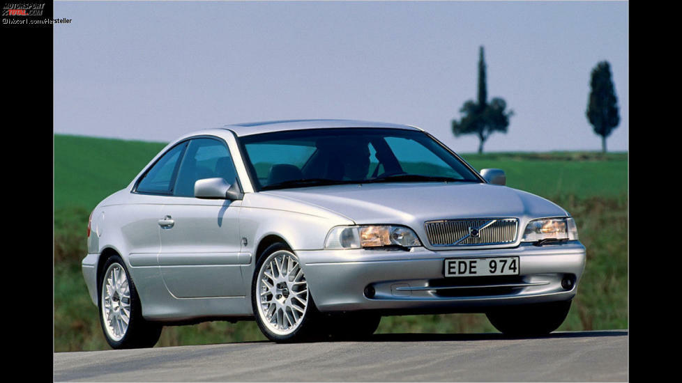 Volvo C70 (1997): Vermutlich werden viele Volvo-Fans in Bezug auf die 1990er-Jahre sagen: Rettet den 940/960! Oder den 850! Auch gut, aber wir haben etwas anderes im Sinn. Nämlich den C70, der als Coupé und Cabrio in seiner Erstauflage sehr elegant daherkam. Danach verschmolzen beide Varianten zu einem unförmigen Blechdach-Cabrio.