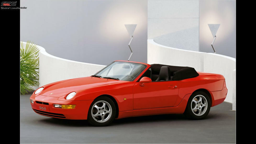 Porsche 968 (1991): Von der Qualität des 968 schwärmen seine Fans noch heute. Doch genau sie beziehungsweise die hohen Kosten und der eher maue Absatz hätten Porsche fast das Genick gebrochen. Heute erzielen 968 schon Liebhaberpreise, sparen lässt sich mit der Tiptronic und zeitgenössischen Quietschfarben.