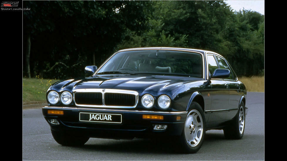 Jaguar XJ (1994): Zurück zur Retro-Optik hieß die Devise beim Nachfolger des umstrittenen Jaguar XJ 40. Der intern X 300 genannte XJ von 1994 punktete außerdem mit einer verbesserten Qualität. Tipp: Wer mit Rechtslenkung kein Problem hat, kann Geld sparen. Hier aber auf die deutsche Zulassung achten!