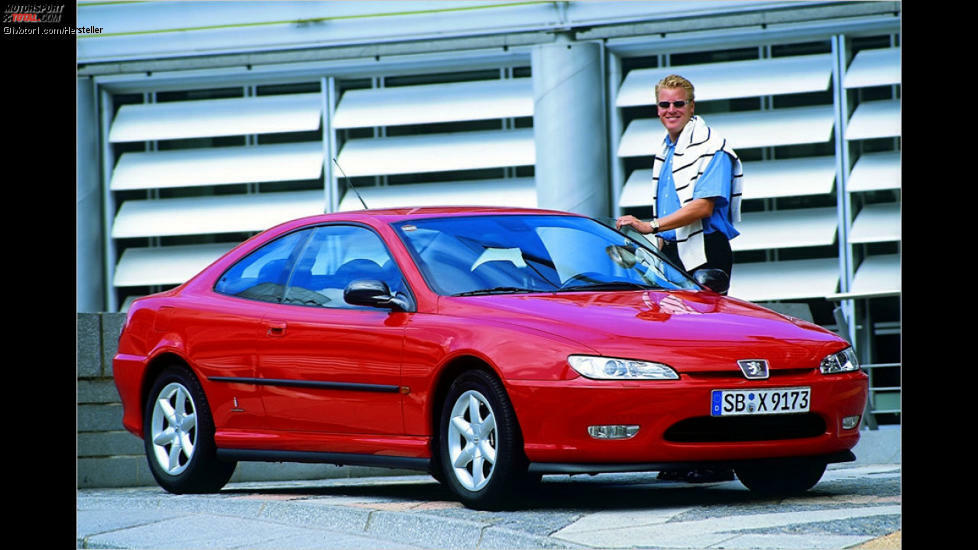Peugeot 406 Coupé (1997): Pininfarina zum Zweiten: Auch beim 406 Coupé holte sich Peugeot fachmännische Hilfe aus Italien. Das Ergebnis überzeugt, vor allem im Hinblick auf die danach folgenden Design-Katastrophen.
