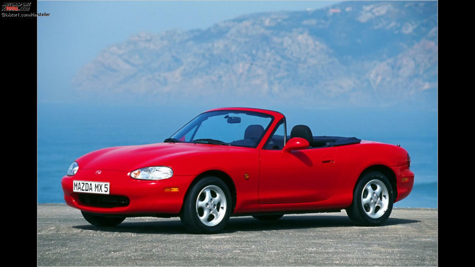 Mazda MX-5 II (1998): Es wird höchste Zeit, einmal eine Lanze für die zweite Generation des Mazda MX-5 zu brechen. Gewiss ist die Optik nicht so knuffig wie beim Ur-MX-5. Andererseits gibt es mehr Platz innen und eine Heckscheibe aus Glas. Trotzdem ist oft schon billiger als die Erstauflage. Käufer sollten genaustens auf Rost achten!