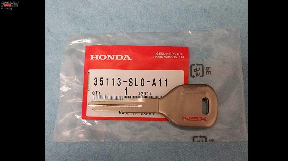 Honda NSX Schlüssel:Man hört oft, dass die frühen Honda NSX mit einem Titan-Schlüssel kamen, der fürchterlich teuer gewesen sein soll. Richtig ist, dass der NSX-Schlüssel in keinster Weise aus Titan ist. Er besteht aus einem Nickel-Kupfer-Alu-Mix namens Monel. Angeboten wurde er bis ins Jahr 1996.