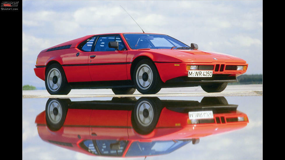 BMW M1: Bayerisch-italienischer Flachmann: Der nur 1,14 Meter hohe BMW M1 verzückte die Fans ab 1978. Viele Komponenten stammten aus Italien, auch die Endmontage sollte bei Lamborghini erfolgen. Aufgrund von Problemen geschah das schließlich bei Baur in Stuttgart. Lediglich 445 M1 entstanden bis 1981.