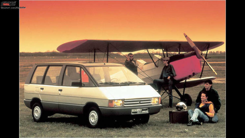 Renault Espace: Nun gut, der allererste Van war der Renault Espace nicht. Doch er führte das bis heute typische Van-Design ein: Eine große, weit vorgelagerte Frontscheibe, deren Linie in die Motorhaube übergeht. Entwickelt von Matra, dauerte es einige Zeit, bis sich der kunststoffbeplankte Espace beim Kunden durchsetzen konnte.