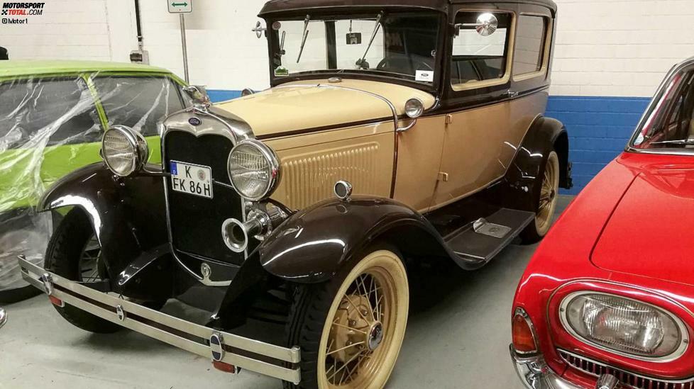 Heutzutage assoziieren wir mit Ford unweigerlich Köln. Doch anfangs war es nicht so: Von Mitte 1929 bis Anfang 1931 lief das A-Modell in Berlin vom Band. Erst dann wurde die Fertigung nach Köln verlagert. Maßgeblich daran beteiligt war der damalige Köner Oberbürgermeister und spätere Bundeskanzler Konrad Adenauer.