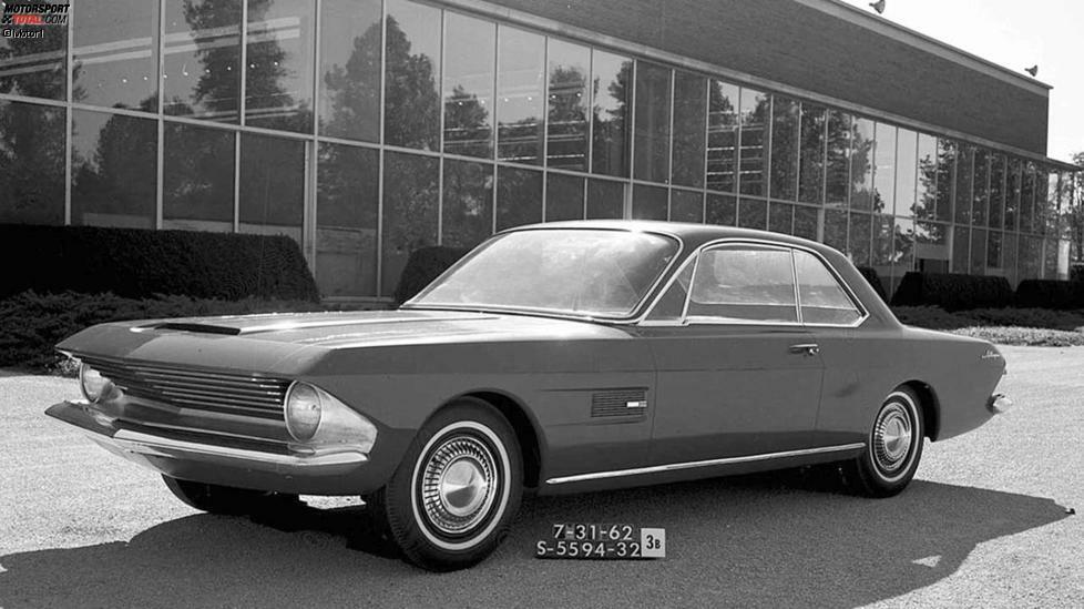 Ford Allegro Concept (1962): Ende Juli 1962 schuf das für den späteren Mustang verantwortliche Designteam um Gene Bordinat diesen Vorschlag namens Allegro. Er war deutlich konventioneller gestaltet als vorherige Entwürfe. Die Grundform mit langer Motorhaube und den Dachproportionen gab bereits die Richtung für den Mustang vor.