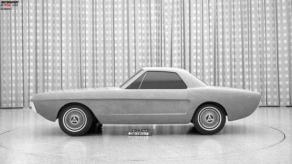 Ford Mustang Zweisitzer-Studie (1964): Beim Thema Zweisitzer ließen die Ford-Designer nicht locker. Diese Idee auf Basis des Serien-Mustang wirkt aber nicht ganz harmonisch.