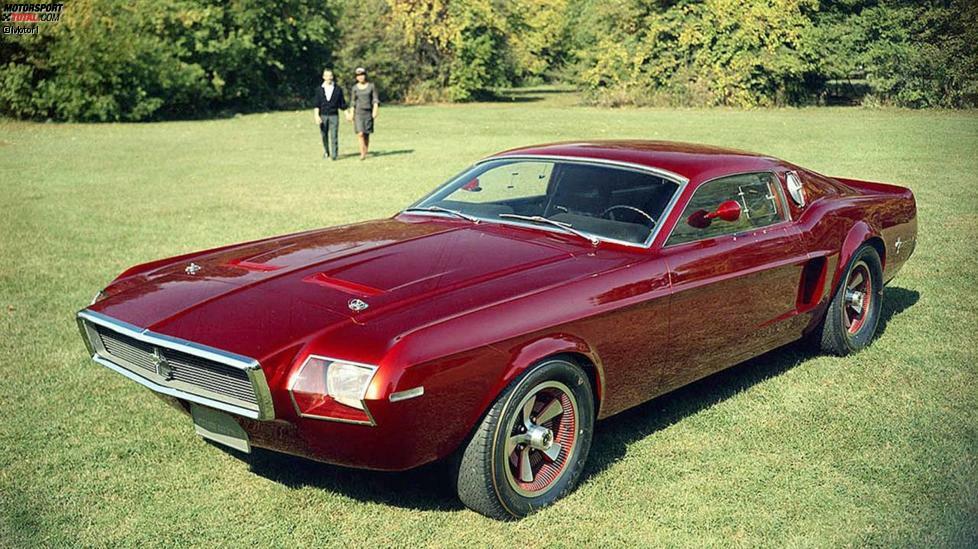 Ford Mustang Mach 1 Concept (1967): Als die erste Mustang-Generation vom Pony-Car zu einem immer größeren Muscle-Car mutierte, schuf man diese Variante des Mach 1 Concept als Ausblick auf das 1968er-Modell. Die Nase der Studie hat ihre Ursprünge im Mustang II Concept von 1963.