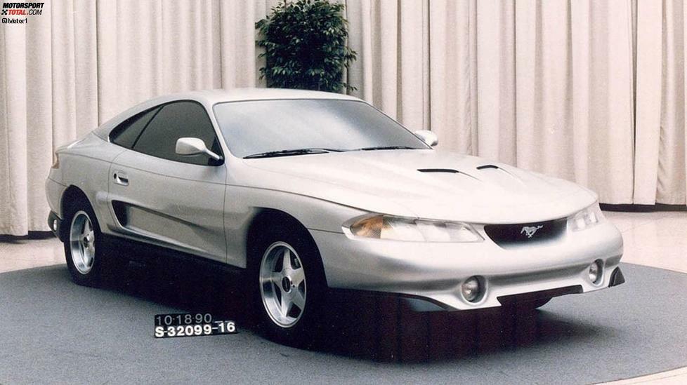 Ford Mustang Rambo (1990): Mit Blick auf die vierte Generation des Ford Mustang entwarfen die Designer im Jahr 1990 mehrere Optionen. Eine trug den Namen Rambo. Warum, wird beim Blick auf die Studie schnell klar. Ihre Linien waren für die Chefetage eine Spur zu brutal.