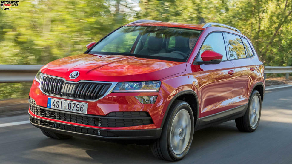 #21 Skoda Karoq 1.0 TSI: 
Da wir gerade über den hohen Preis des Audi Q2 lästern: Für nur wenige Euro mehr, nämlich 24.290 Euro, bekommt man den deutlich größeren Skoda Karoq. Das 4,38 Meter lange SUV wird ebenfalls vom 115-PS-Turbobenziner befeuert.