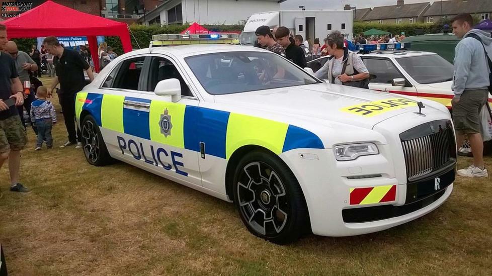 Rolls Royce Ghost Black Badge (UK): Rolls-Royce und die Polizeibehörde der britischen Provinz Sussex arbeiteten an diesem komfortablen Kreuzer für eine Veranstaltung im Jahr 2017 zusammen. Leider ging das Auto danach zurück an Rolls. Die Sussex-Cops dürften bedauert haben, dass sie den Ghost nicht bei der Arbeit benutzen konnten.