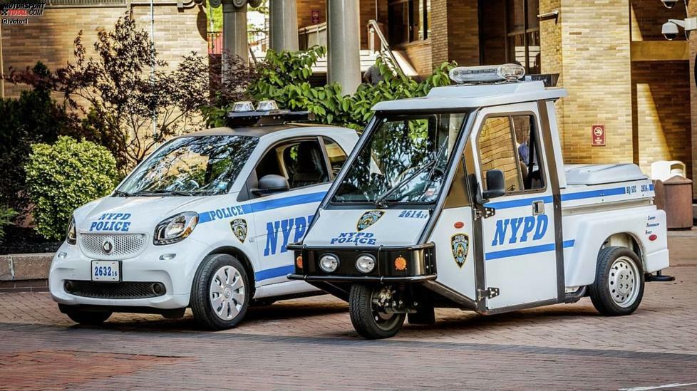 Smart Fortwo (USA): Könnte es etwas Peinlicheres geben, als einen Strafzettel von jemandem zu bekommen, der einen Smart Fortwo fährt? Die New Yorker Polizei hat Hunderte geordert. Immerhin: Für die Polizisten sind die Winzlinge ein großes Upgrade gegenüber den bisherigen Trikes, da die Smart-Fahrzeuge über eine Klimaanlage verfügen.