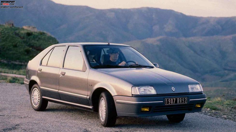 Die auf den ersten Blick kühlerlose Frontpartie des Renault 19 lag 1988 voll im Trend. Im gleichen Jahr zeigte VW den neuen Passat mit ähnlichem Gesicht. Dort schlugen die Wellen erstaunlicherweise höher als beim Renault 19.