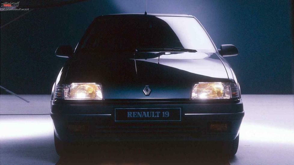 Etwas gröbkörnig zeigt dieses Pressefoto von 1988 die windschnittige Frontpartie des Renault 19.