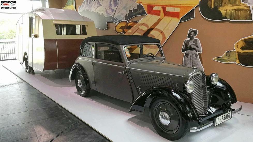 Im Sommer verreist man gerne mit dem Auto. Eine neue Sonderausstellung im Audi-Museum in Ingolstadt blickt auf die Geschichte der automobilen Ferien zurück. Wie wurden die Deutschen zum Reise-Weltmeister? Los geht es in den 1930er-Jahren mit diesem Campinggespann. Zugfahrzeug ist eine DKW F5 Meisterklasse Cabrio-Limousine von 1935.