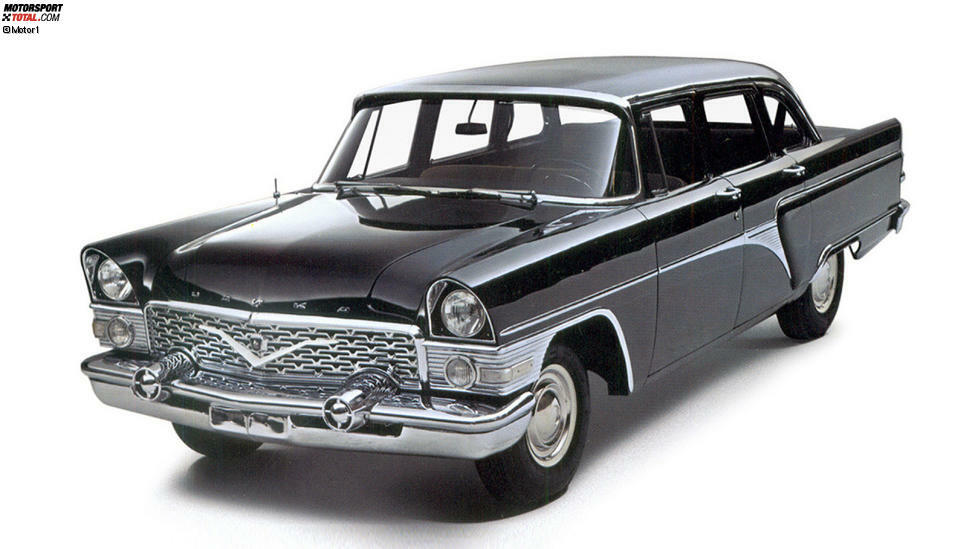 Er war ein echtes Luxusauto, das unterhalb der Staatskarossen von ZIL positioniert war. Erhältlich war der GAZ 13 in verschiedenen Karosserievarianten, darunter ein Cabriolet und eine Limousine. Aber was heißt erhältlich? In der DDR etwa wurde der Tschaika nie offiziell verkauft, erst gebraucht wurde der trunksüchtige Schlitten im ...