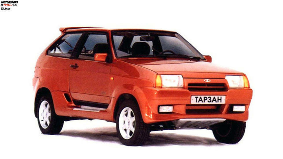 betrachten wir es als ein Fahrzeug aus der Sowjetzeit, da er Technologie vom Lada Samara und Niva verwendete. Der Lada Tarzan wurde von 1997 bis 2003 in rund 300 Exemplaren hergestellt.