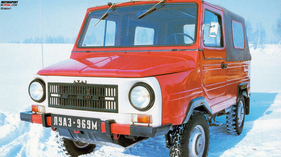 ist aber sehr geländegängig. Er hat sehr kompakte Abmessungen und eine Bodenfreiheit von 28 Zentimetern, was mehr ist als beim ursprünglichen Jeep Wrangler. Auf der anderen Seite war es ein echter Alptraum, mit der LuAZ-969 unterwegs zu sein. Es war langsam, super laut und sehr unsicher.