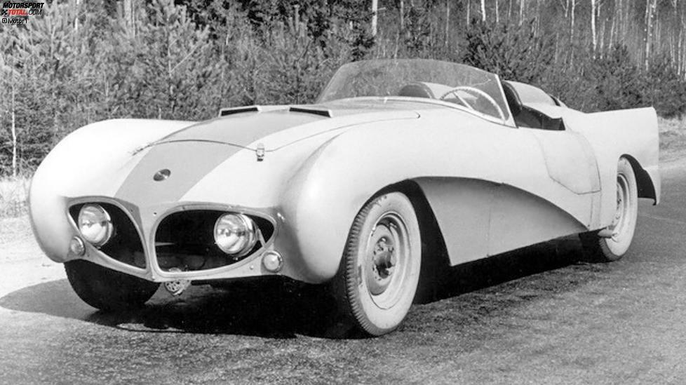 Nach den Luxuslimousinen ZIL-117 und ZIL-4102 ist dies das dritte und älteste ZIL-Modell. Es ist ein zweisitziger offener Sportwagen, der zwischen 1961 und 1969 fuhr und fünf All-Union-Rekorde auf Rennstrecken aufstellte. Der Wagen wurde von 