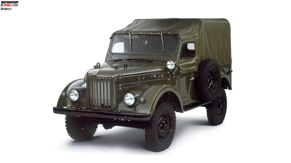 Der 2,1-Liter-Motor basiert auf dem Aggregat der GAZ M20 Pobeda Limousine. Und dieser Motor wiederum basiert auf einer Dodge-Konstruktion von 1935, dessen Baupläne für 20.000 Dollar gekauft wurden.