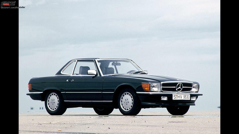 Mercedes Benz SL 350:Im April 1971 wurde mit dem 350 SL die neue Baureihe auf dem Autosalon in Genf vorgestellt. Noch im gleichen Jahr kam das geschlossene Coupé SLC. Der Motor des 350 SL leistete 200 PS und brachte den Stern-Sportler in Kombination mit der Automatik in müden 11,0 Sekunden auf Tempo 100.