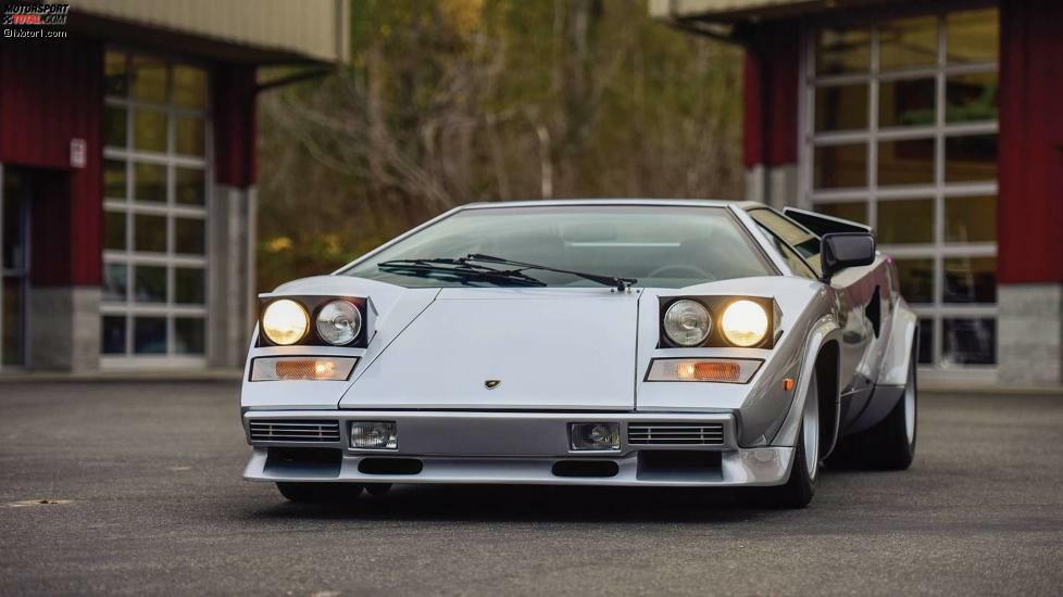 Der Quattrovalvole von 1985 war sogar seinerzeit der schnellste Serienwagen der Welt. 1990 ersetzte der Diablo den Countach. Von den ersten Countach der 70er-Jahre gibt es nur wenige Exemplare, die heute im gut erhaltenen Zustand über 100.000 Euro kosten dürften.