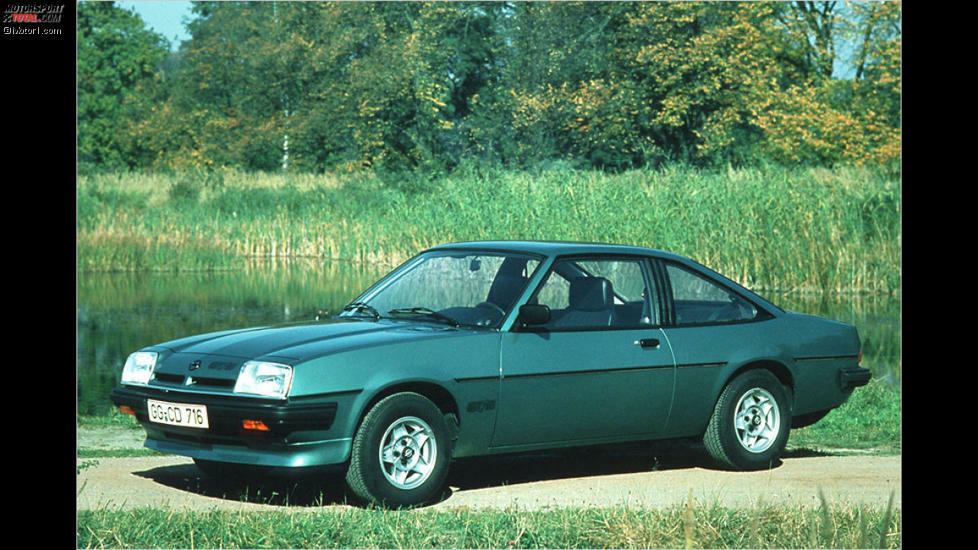 Opel Manta B: Erst nach seiner von 1975 bis 1988 währenden Laufbahn geriet der Opel Manta B als Proletenschleuder in Verruf. Dabei waren es nicht wenige ältere Mitbürger, die sich einen mild motorisierten Manta CC mit Automatik kauften, aber heimlich vom Monza träumten.