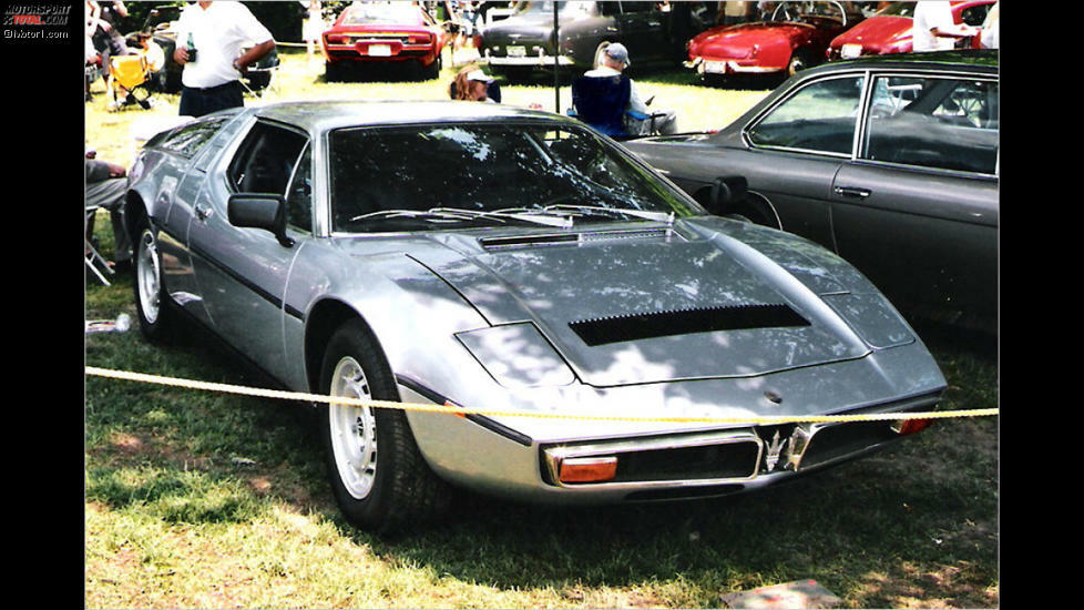 Maserati Merak: Heute wird oft gejammert, wie gleich die modernen Autos aussähen. Dann sollte man sich mal die Maserati-Modelle der 1970er-Jahre ansehen: Der 1972 gezeigte Merak war unterhalb des ein Jahr zuvor präsentierten Bora angesiedelt, ähnelte diesem aber sehr. Kein Wunder: Beide hatte Giugiaro gestaltet.
