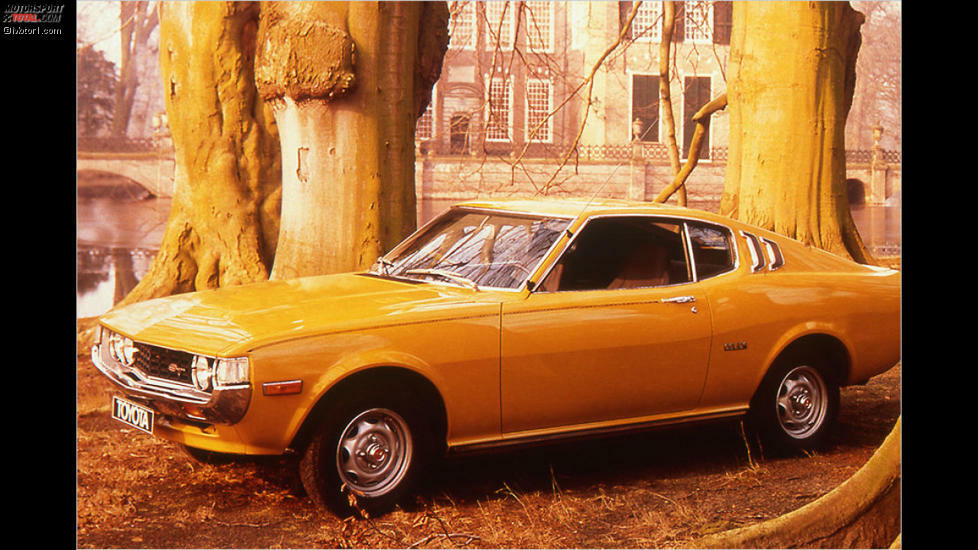 Toyota Celica: Neben dem Corolla ist die Celica das wohl bekannteste Modell von Toyota. 1970 präsentiert, fand das Coupé dank guter Ausstattung auch in Europa viele Freunde. 1973 kam eine Version in Fastback-Form, der sich optisch am Ford Mustang orientierte.