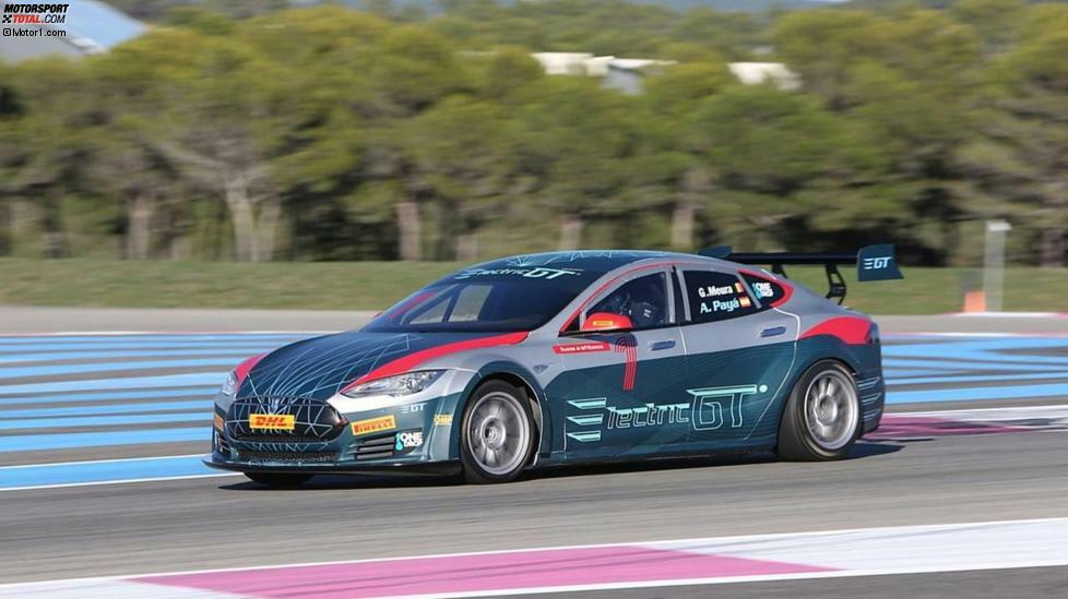 Dieser Rennwagen namens Model S P100DL wird in der kommenden Electric GT Championship starten. Ausgestattet mit einem Elektromotor von fast 790 PS erreicht der Wagen in 2,1 Sekunden Tempo100 und fährt über 250 km/h.