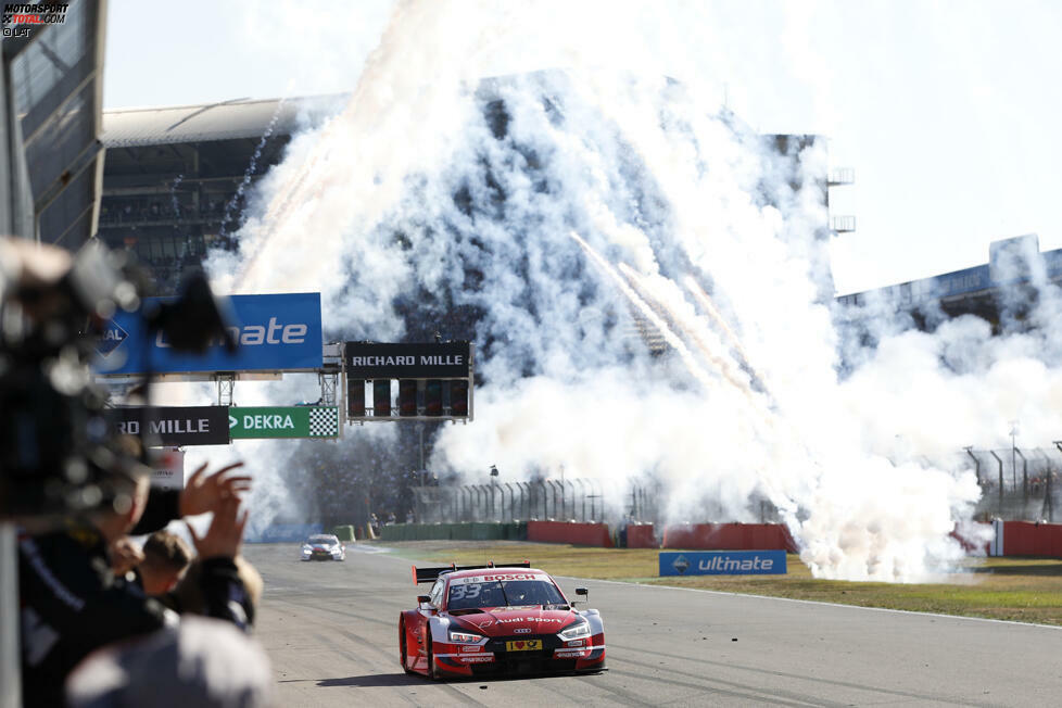 Finale in Hockenheim Rennen 1: Paffett (Platz 3/Gesamtplatz 1) 255 Punkte, Rast (1/2) 251 Punkte, di Resta (14/3) 233 Punkte