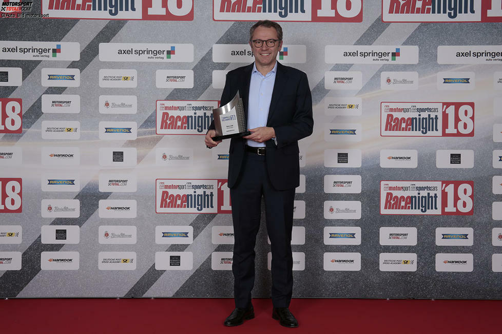 Stefano Domenicali nahm als Lamborghini-Präsident den Preis für den Gesamt- und Importsieger Vans und SUV (Lamborghini Urus) entgegen.