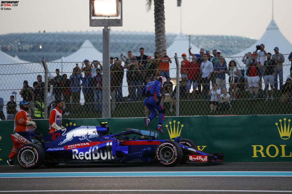 Pierre Gasly (3): Für den Defekt im Qualifying kann er nichts. Damit war die Ausgangslage auf einer Strecke wie Abu Dhabi schon mal schwierig. Im Rennen tat er das, was er tun konnte, und lag auf Höhe mit Magnussen auf Punktekurs. Letztendlich hat ihm wieder die Technik einen Streich gespielt.